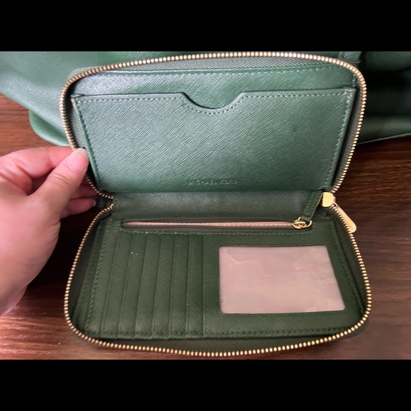 Michael Kors Tote Bag and Matching Wallet - Picture 3 of 3